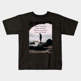 George Bernard Shaw portrait and quote: Write your sad times in sand, write your good times in stone. Kids T-Shirt